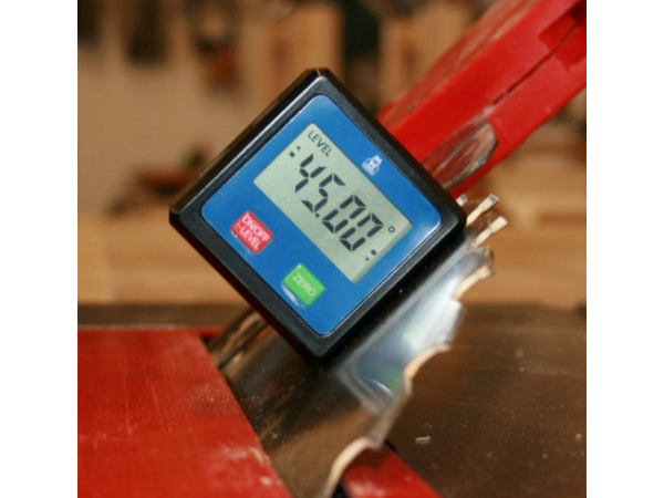 Level kỹ thuật số MW570-01